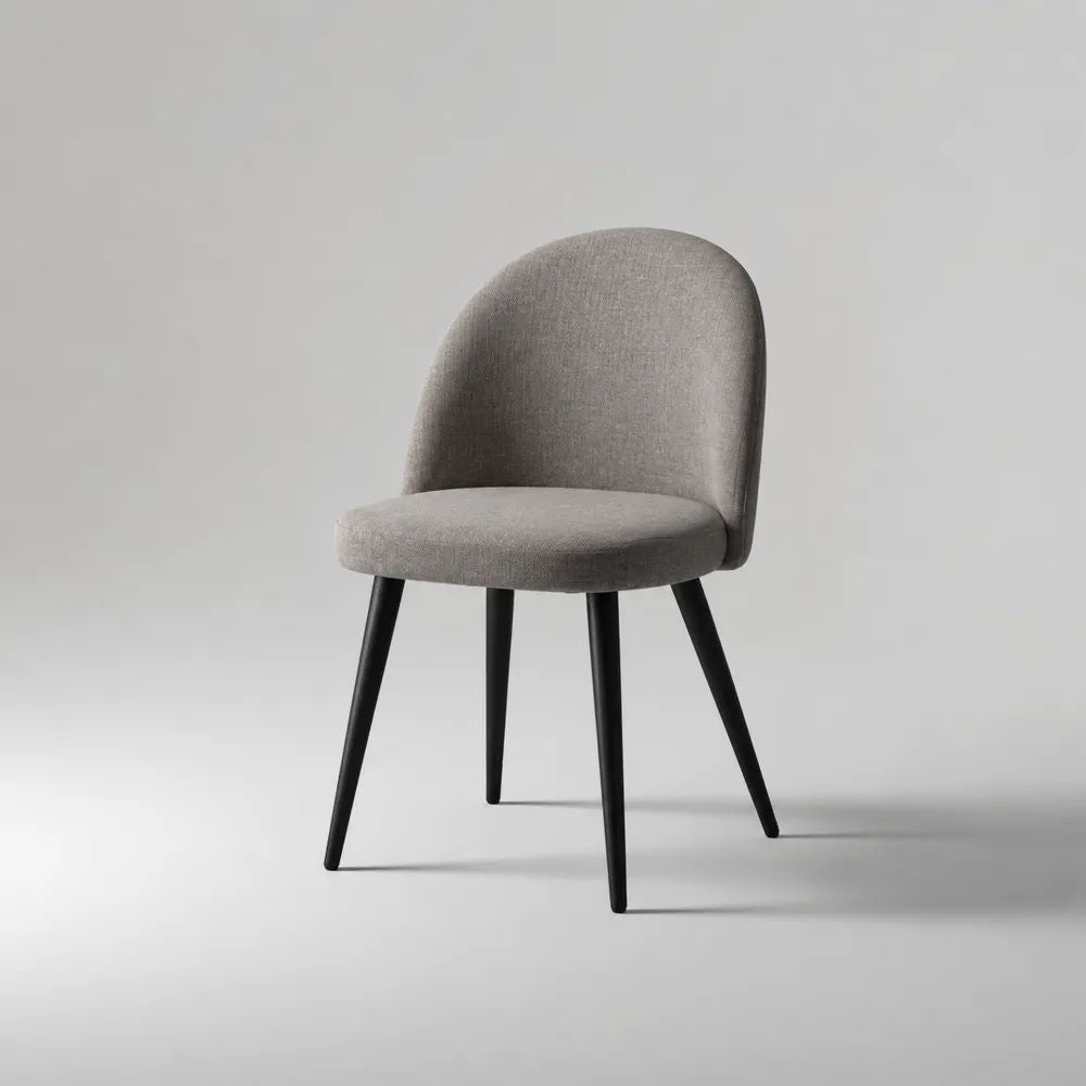 Chaise de salle à manger rembourrée en polyester gris avec dossier arrondi et pieds en acier noir, 49 × 55 × 82 cm